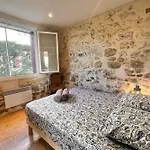 Du Mas - Provencal Avec Jardin Commun * 艾格-莫尔特
