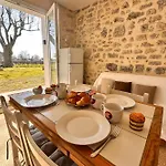 Du Mas - Provencal Avec Jardin Commun * 艾格-莫尔特