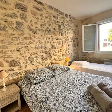 Du Mas - Provencal Avec Jardin Commun Daire